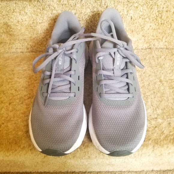 Nike Revolution 5 - Women Size 6.5 US - Picture 5 of 10